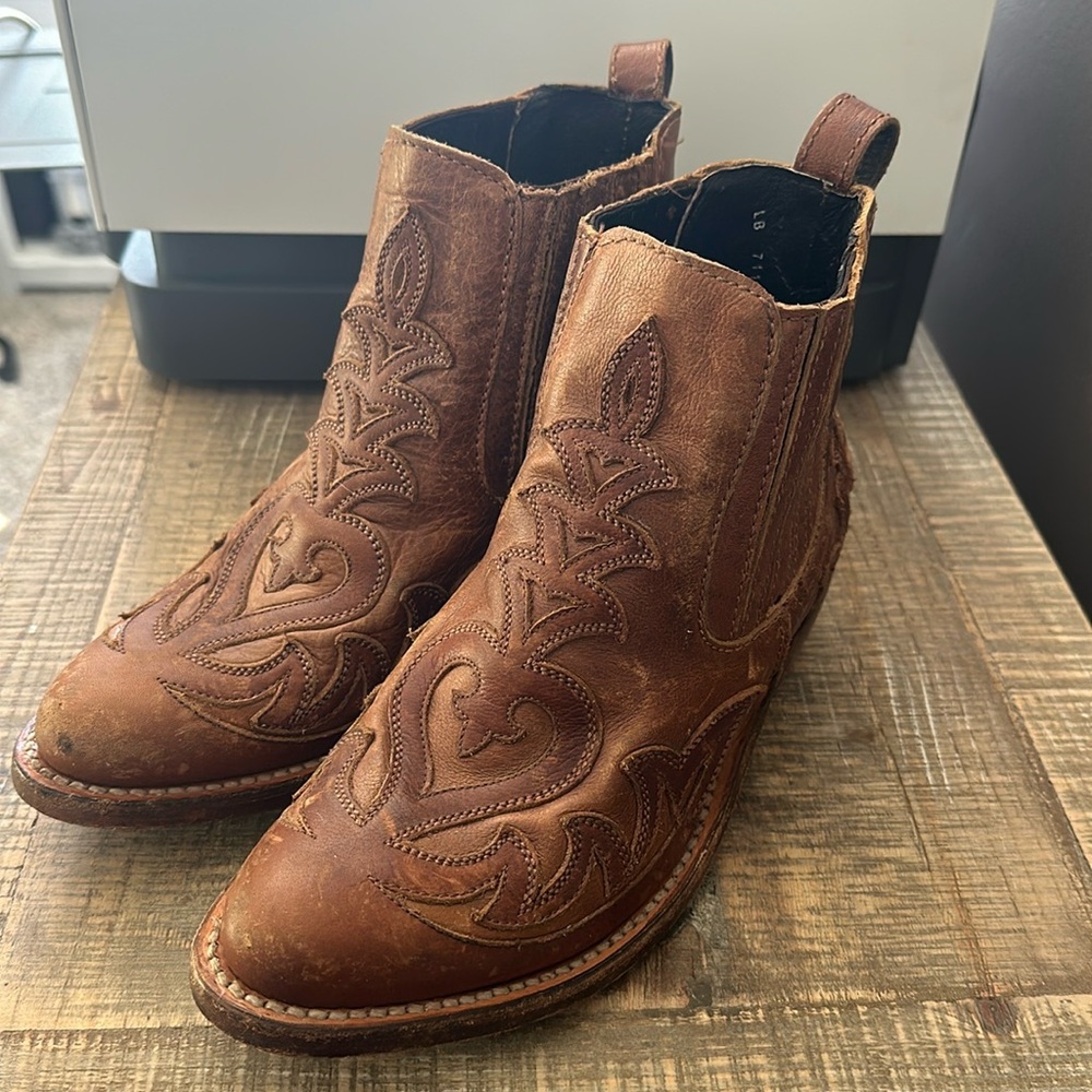 Lark X short boots